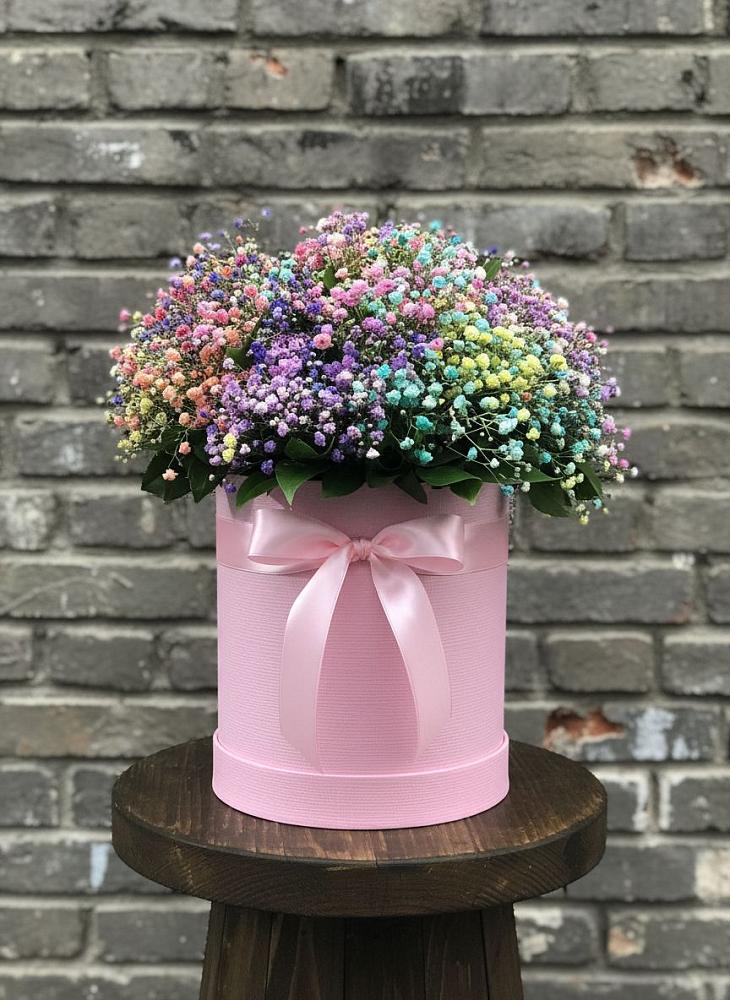 Цветочная композиция из Гипсофила и Розы в шляпной коробке в Чернятино
