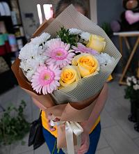 Букет цветов из:  Герберы, Розы и Хризантемы в Чернятино
