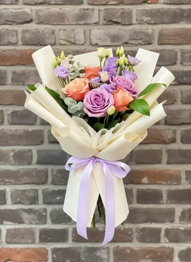 Букет цветов из: Лизиантусы и Розы в Чернятино