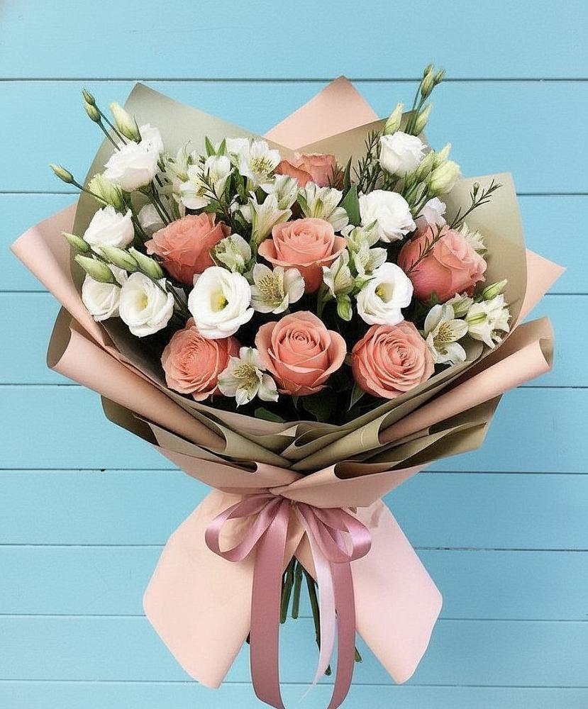 Букет цветов из: Розы, Альстромерии и Лизиантусы в Чернятино