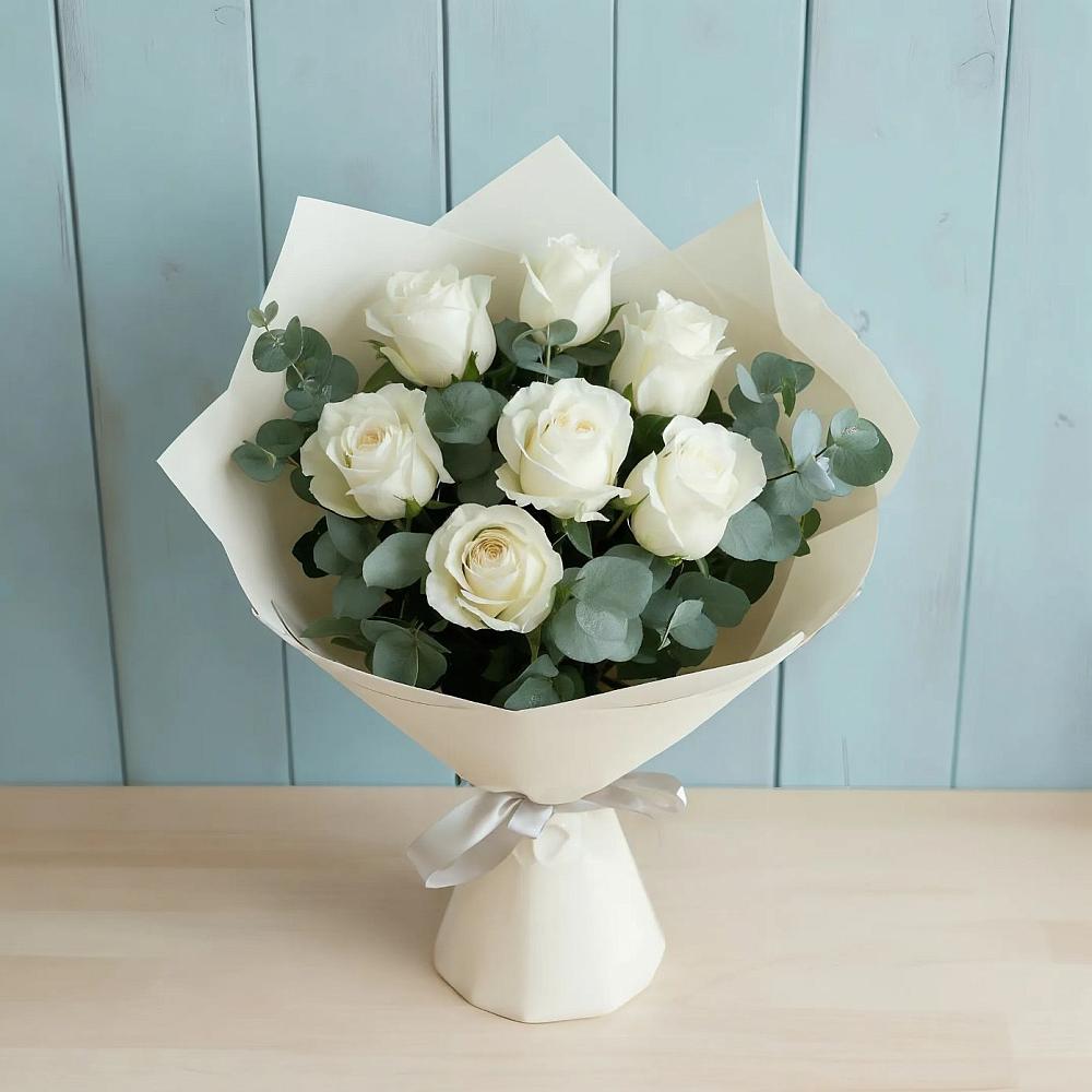 Букет Белые розы в Эвкалипте в Чернятино