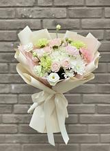 Букет цветов из:  Гвоздики, Розы, Лизиантусы и Хризантемы #REPLACE_PRED# Чернятино