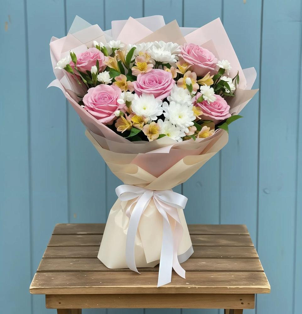 Букет цветов из: Гвоздики, Орхидеи и Розы в Чернятино