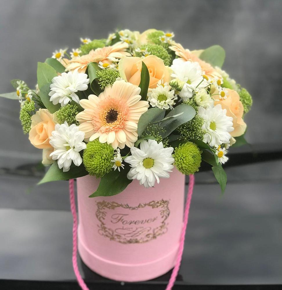 Цветочная композиция из Розы, Герберы и Хризантемы в шляпной коробке в Чернятино