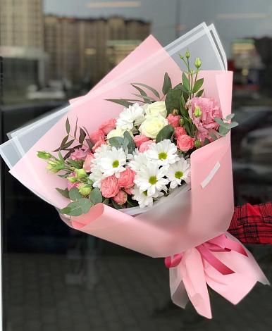 Букет цветов из: Розы, Лизиантусы и Хризантемы в Чернятино