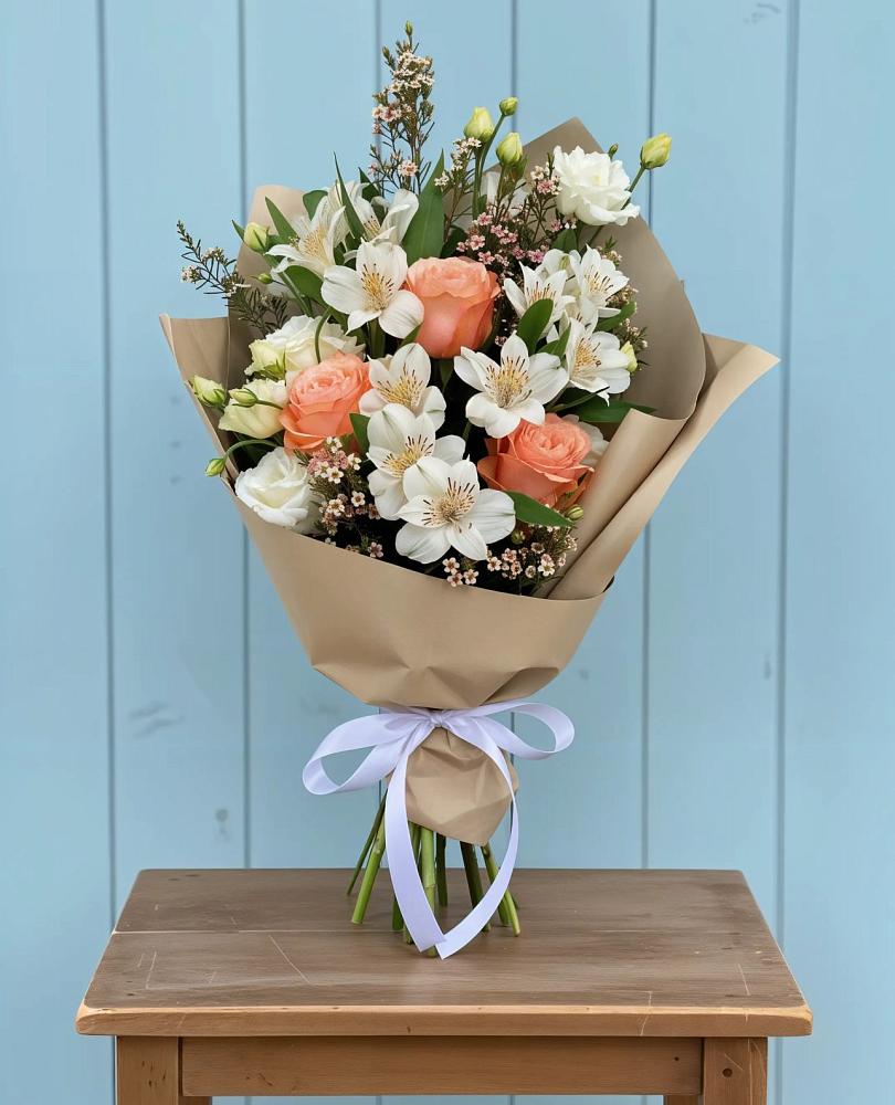 Букет цветов из: Альстромерии, Лизиантусы, Розы и Хризантемы в Чернятино