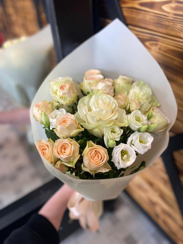 Букет цветов из: Розы и Лизиантусы в Чернятино